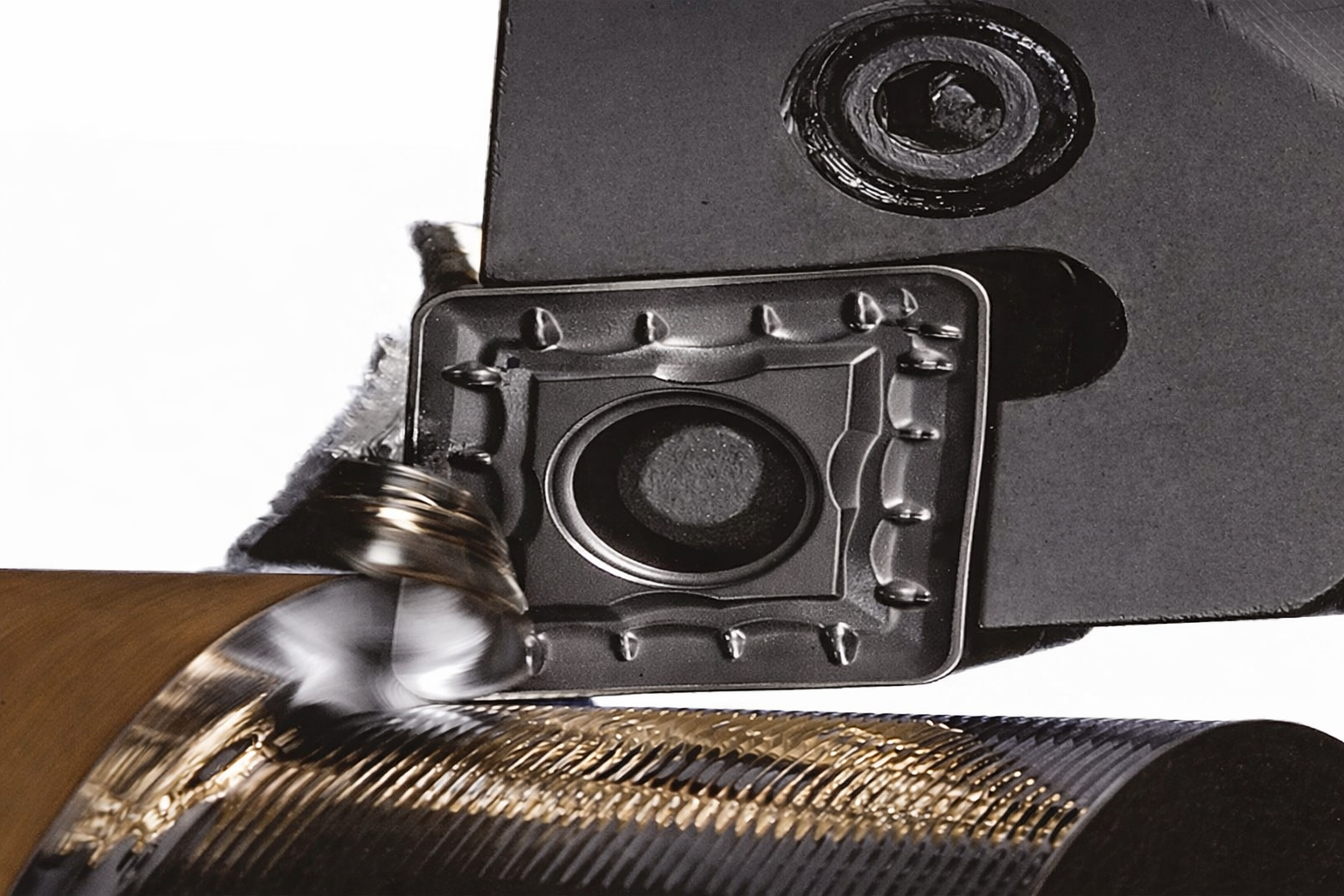 Qué pasa realmente entre la herramienta y la pieza en el mecanizado